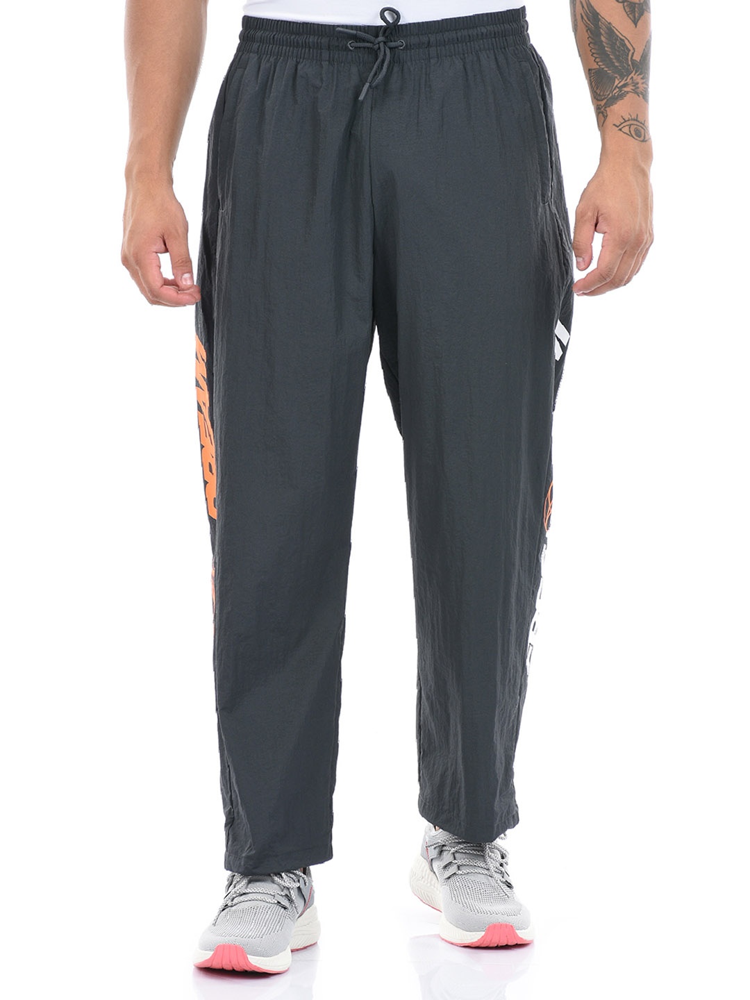 

Anta Men Typography Printed Relaxed-Fit Mid-Rise Track Pants, Grey