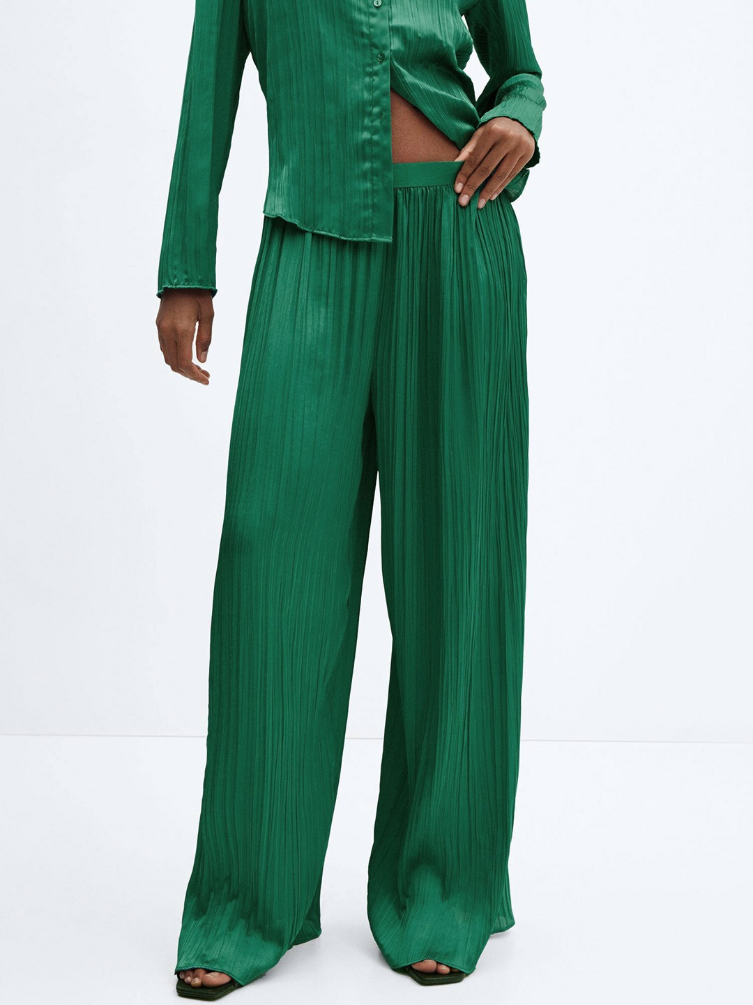 

MANGO Women Satin-Finish Pleated Trousers, Green