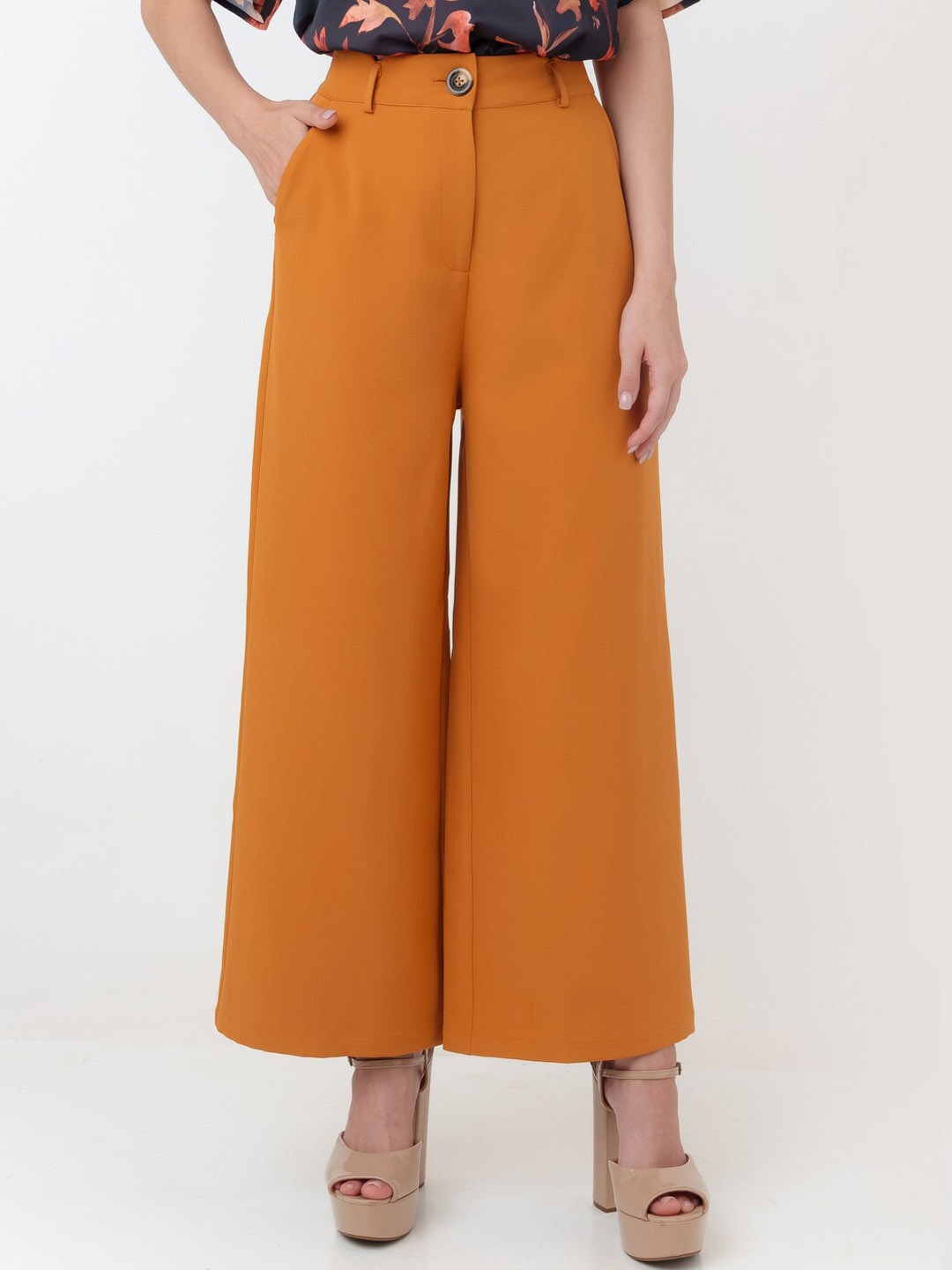 

Zink London Women High-Rise Parallel Trousers, Yellow