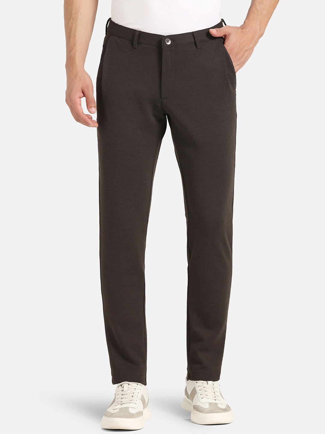 

Blackberrys Men Skinny Fit Low Rise Easy Wash Trousers, Brown