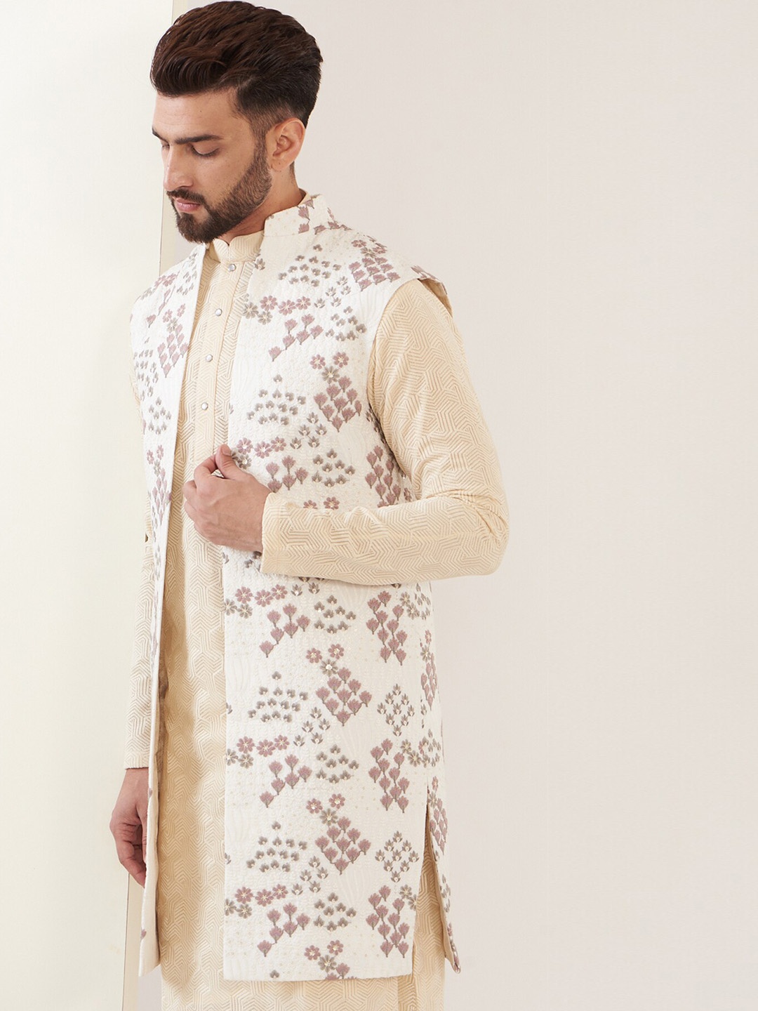 

KASBAH CLOTHING NISHCHAIY SAJDEH Floral Embroidered Longline Silk Tailored Jacket, White