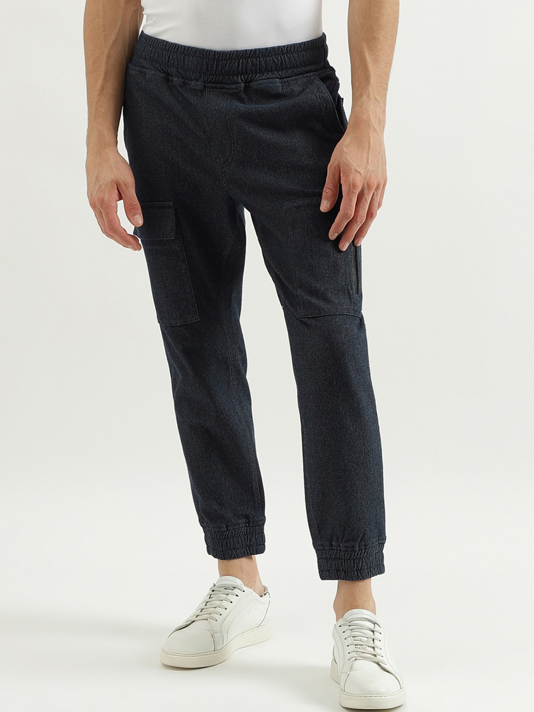 

United Colors of Benetton Men Mid-Rise Joggers, Blue