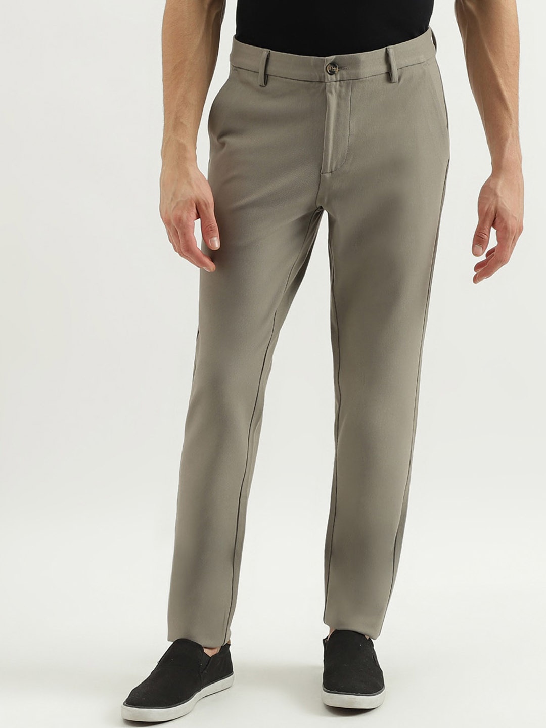 

United Colors of Benetton Men Slim Fit Mid-Rise Trousers, Grey