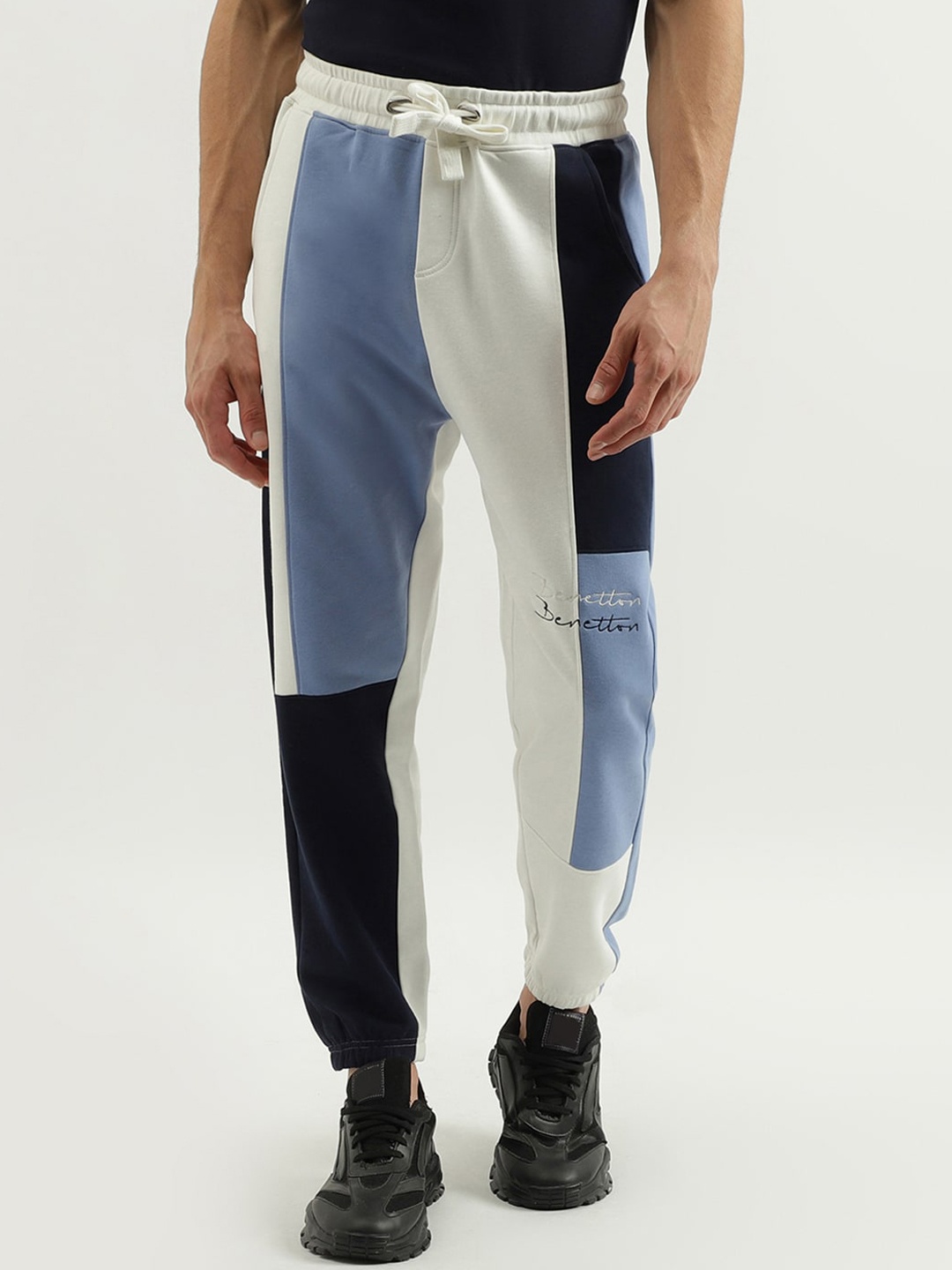 

United Colors of Benetton Men Colourblocked Joggers, Blue