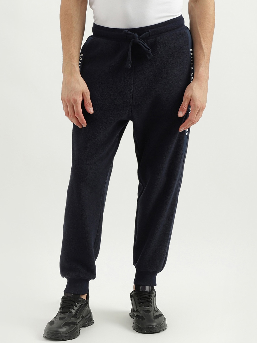

United Colors of Benetton Men Mid-Rise Joggers, Blue