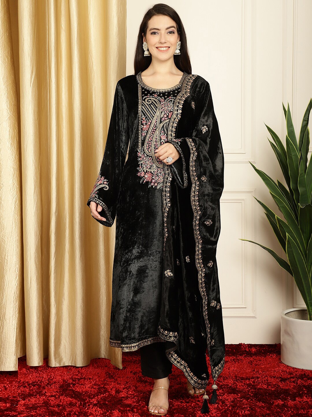 

Stylee LIFESTYLE Paisley Embroidered Velvet Unstitched Dress Material, Black