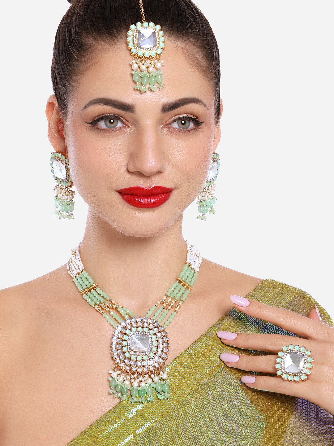 

Zaveri Pearls Gold-Plated Kundan-Studded & Beaded Jewellery Set