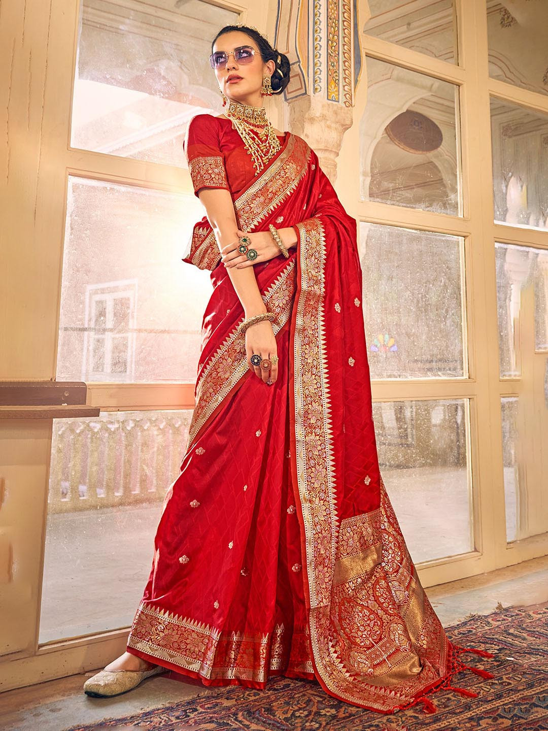 

DEVATITHI Floral Woven Design Zari Satin Banarasi Saree, Red