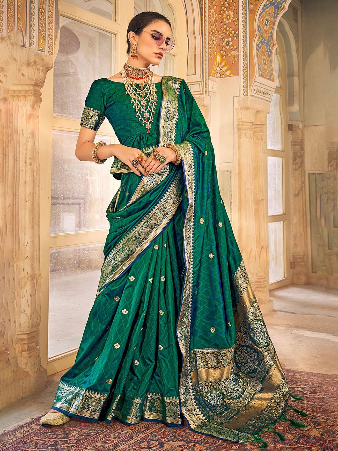 

DEVATITHI Ethnic Motifs Woven Design Zari Satin Banarasi Saree, Green