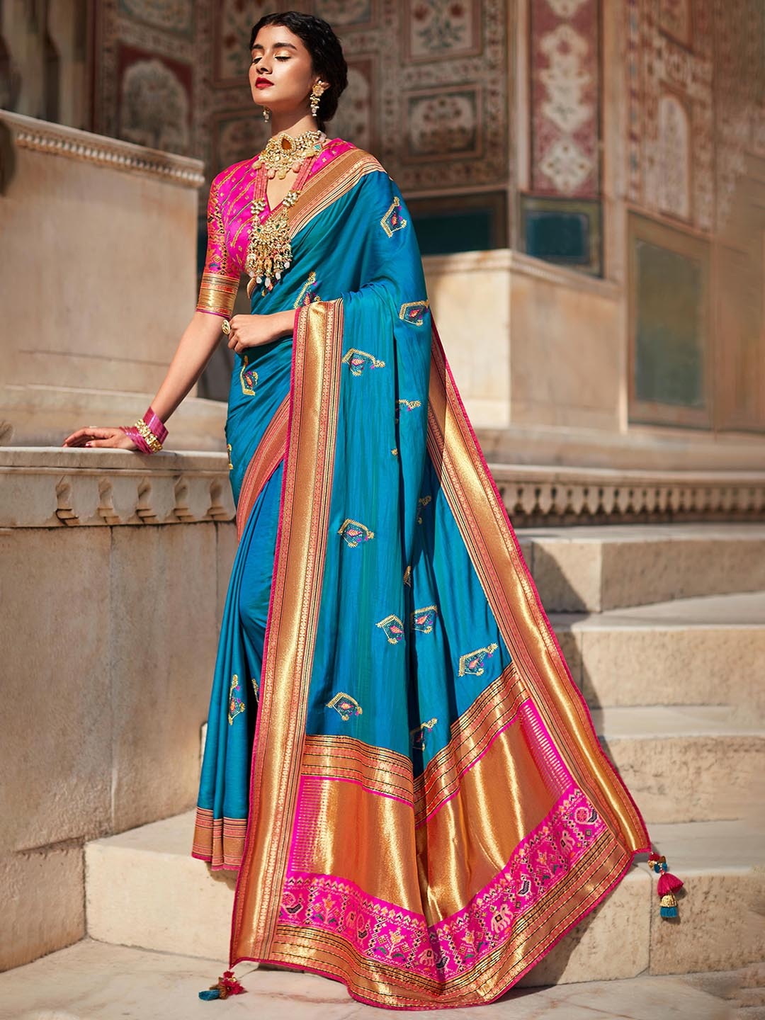 

DEVATITHI Ethnic Motifs Embroidered Zari Paithani Saree, Blue