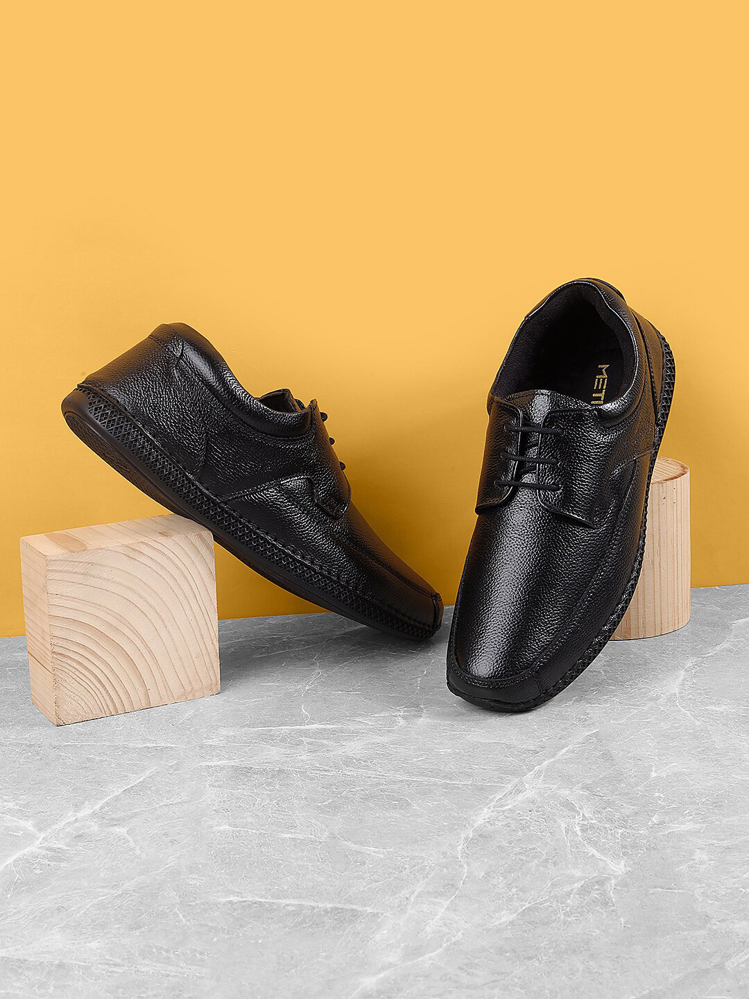 

Metro Men Textured Leather Formal Derbys, Black