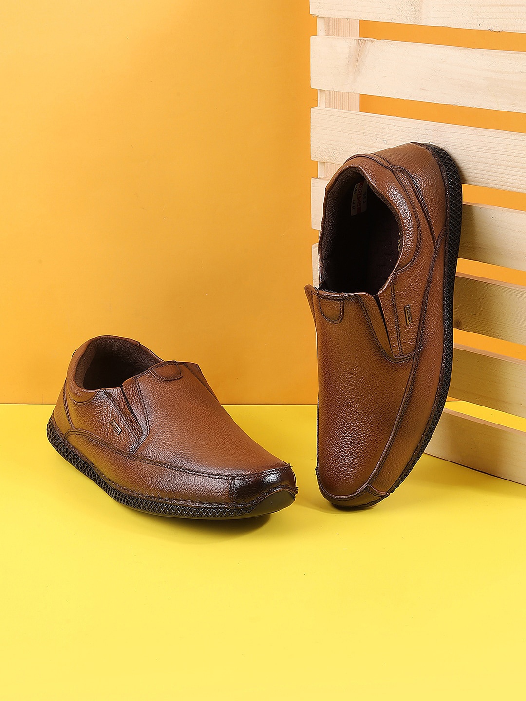 

Metro Men Textured Leather Slip-On Sneakers, Tan