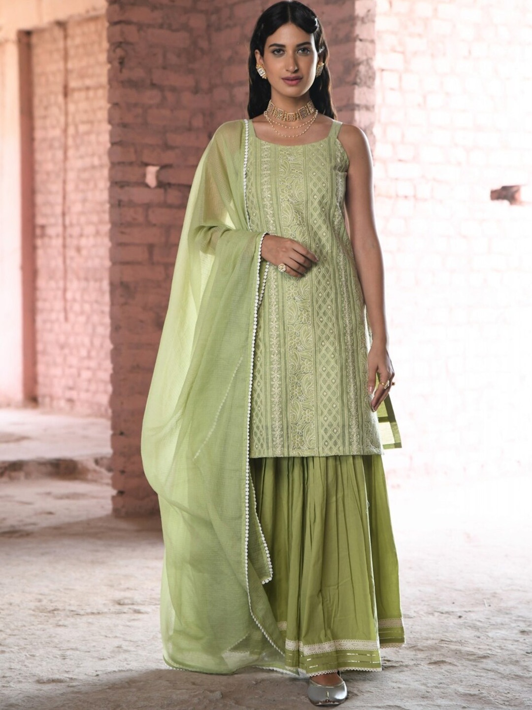 

KARAJ JAIPUR Ethnic Motifs Embroidered Straight Kurta With Sharara & Dupatta, Green