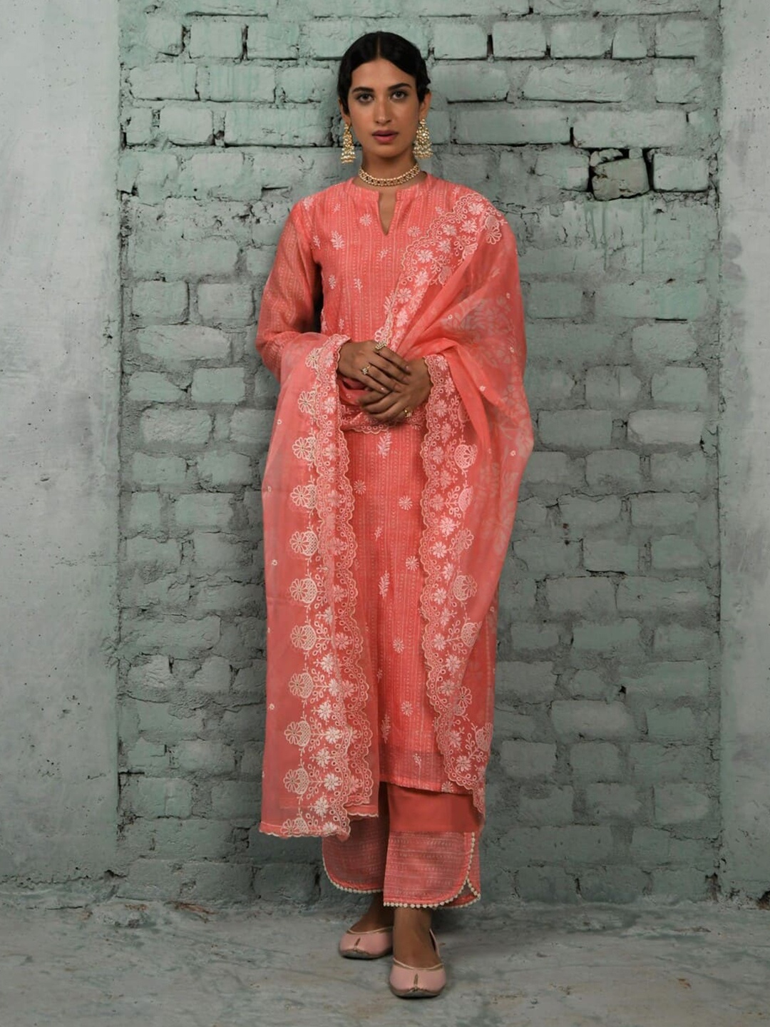 

KARAJ JAIPUR Ethnic Motifs Embroidered Thread Work Kurta Set, Peach