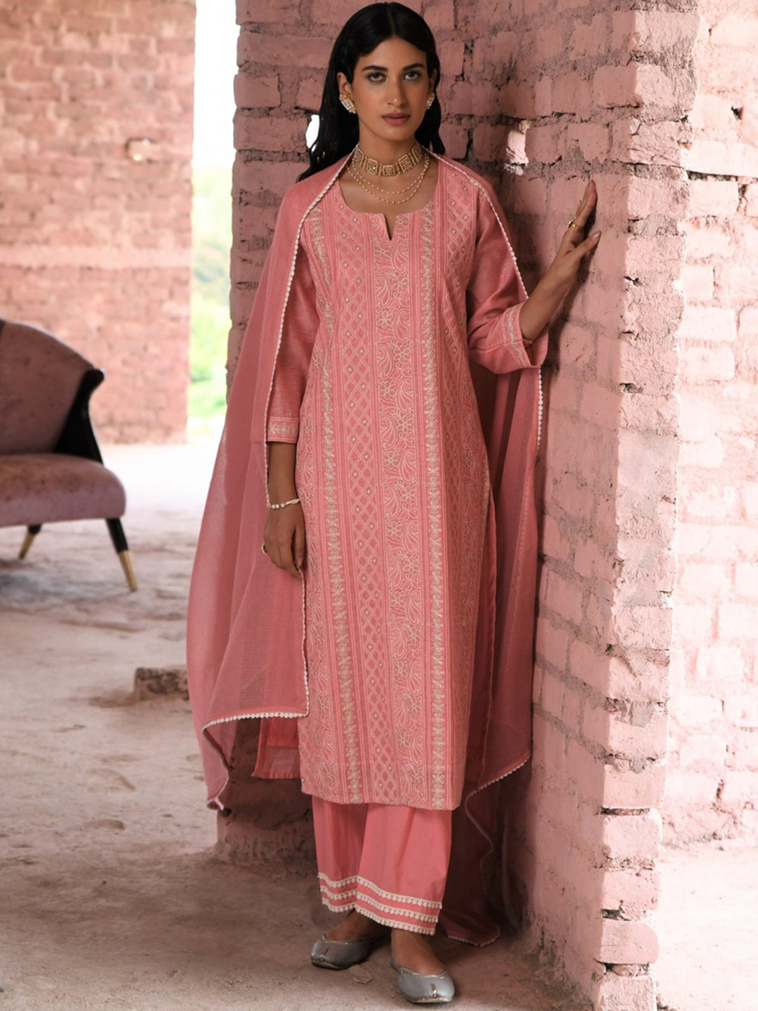 

KARAJ JAIPUR Ethnic Motifs Embroidered Regular Thread Work Pure Cotton Kurta Set, Pink