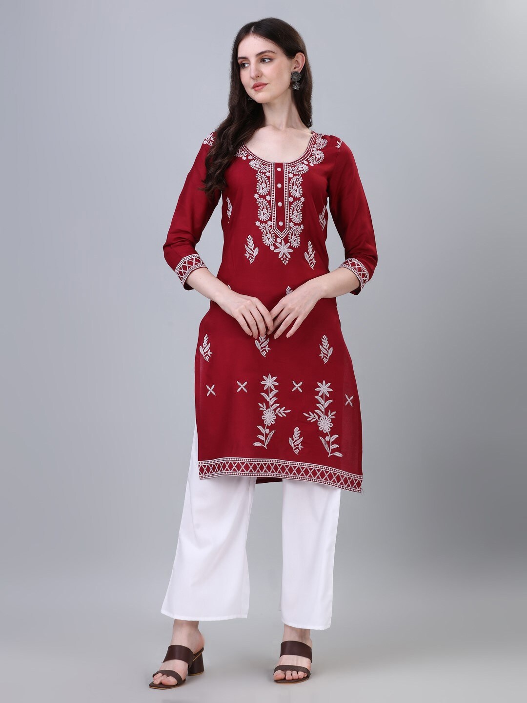 

Modestouze Attires Ethnic Motifs Embroidered Regular Kurta, Maroon