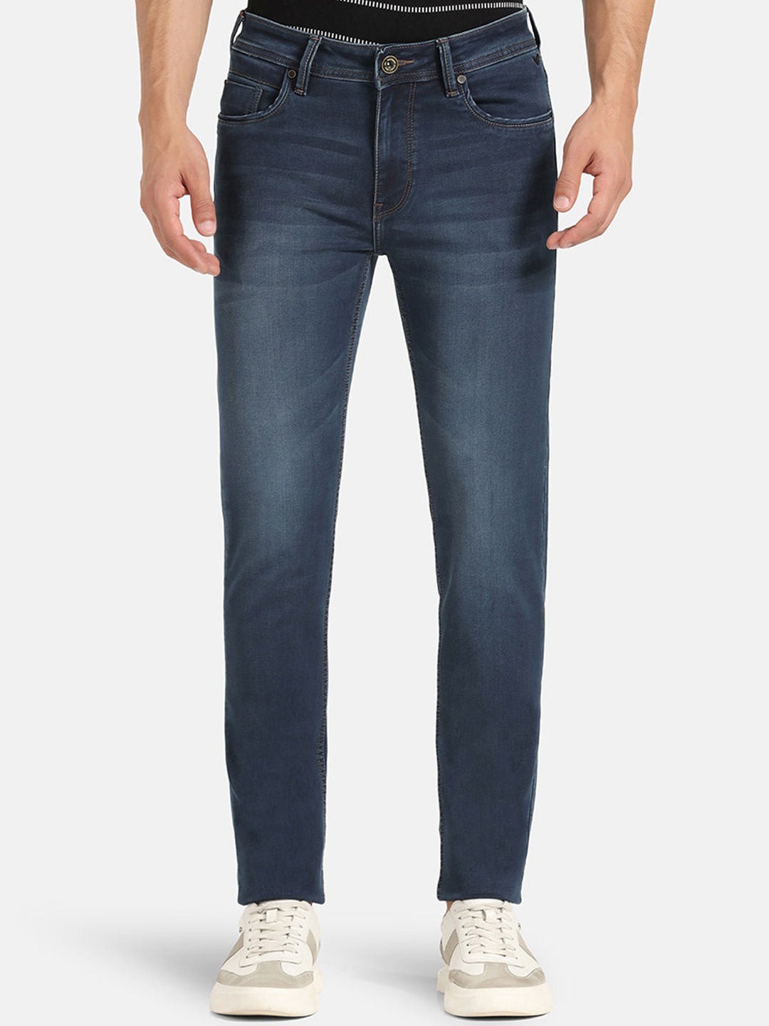 

Blackberrys Men Jean Slim Fit Low-Rise Light Fade Jeans, Blue