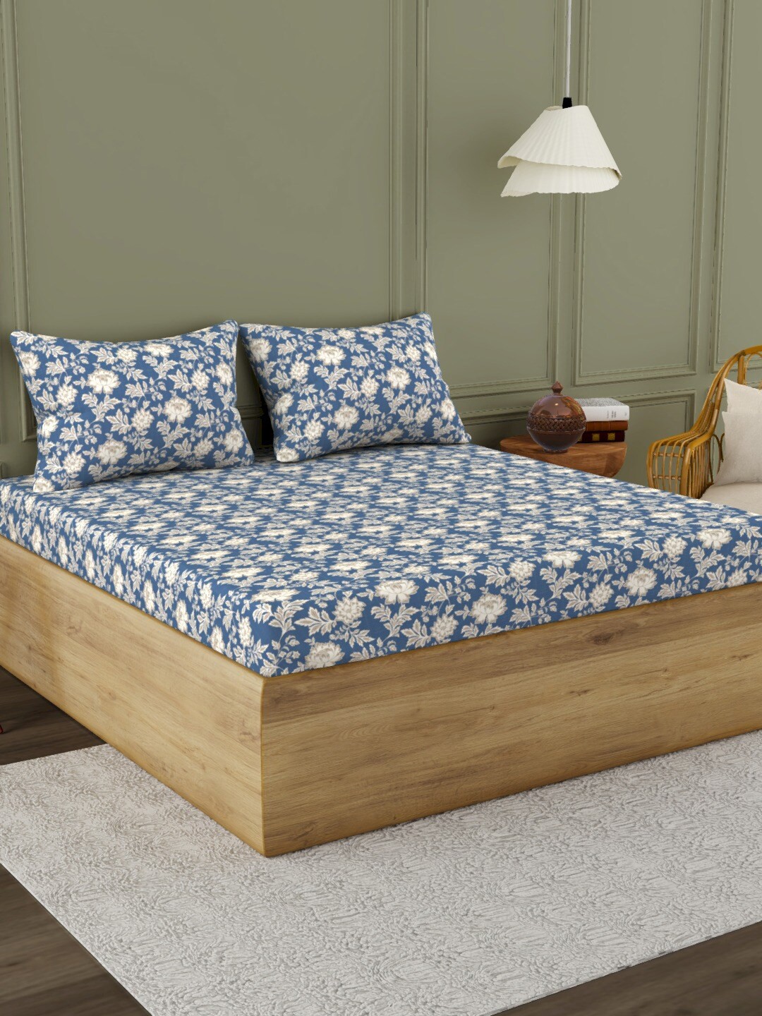 

Himeya Blue & Beige Printed Cotton 300 TC King Bedsheet with 2 Pillow Covers