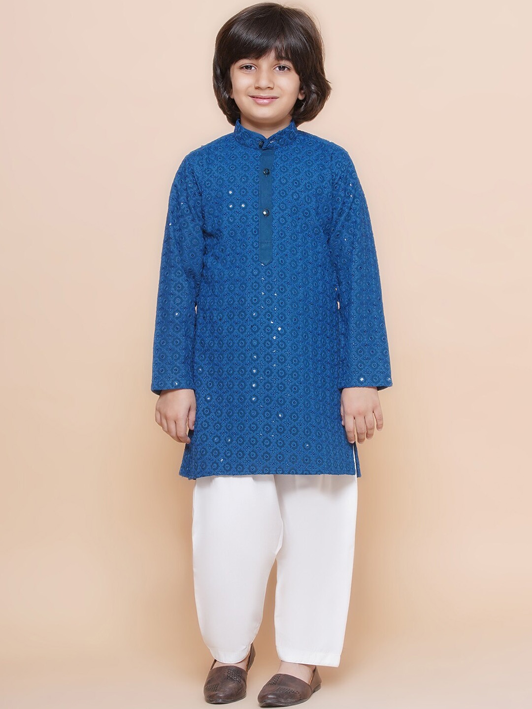 

Aj DEZInES Boys Floral Embroidered Regular Sequinned Pure Cotton Kurta With Salwar, Navy blue