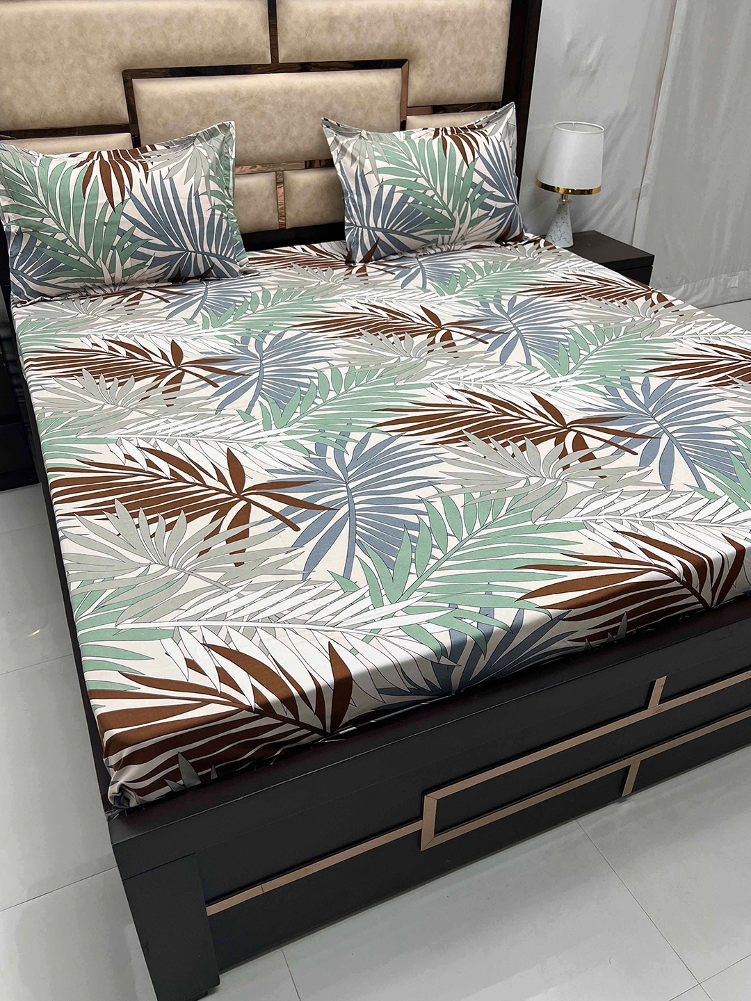 

Pure Decor Amulya Green & Brown Floral 250 TC Queen Bedsheet with 2 Pillow Covers