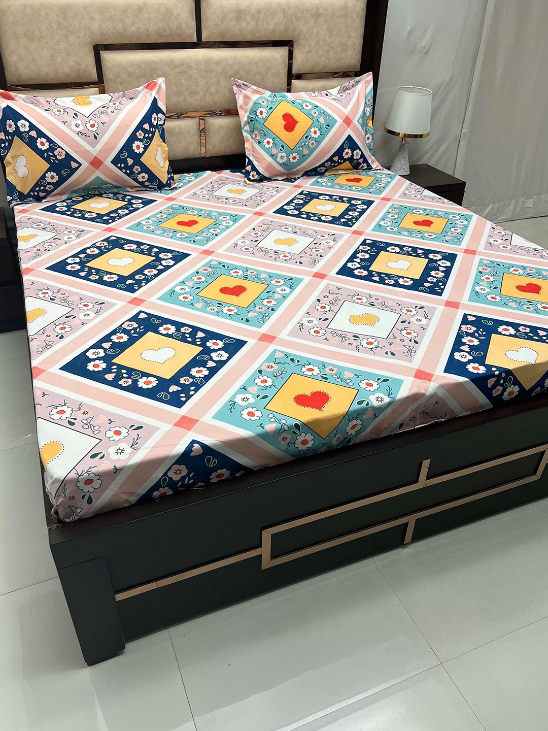 

Pure Decor Amulya White & Blue Floral 250 TC Queen Bedsheet with 2 Pillow Covers
