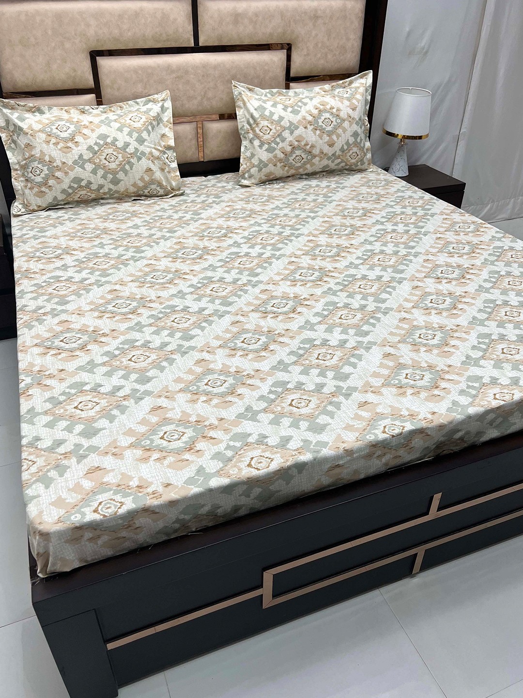 

Pure Decor Amulya Green & Beige Ethnic Motifs 250 TC Queen Bedsheet with 2 Pillow Covers