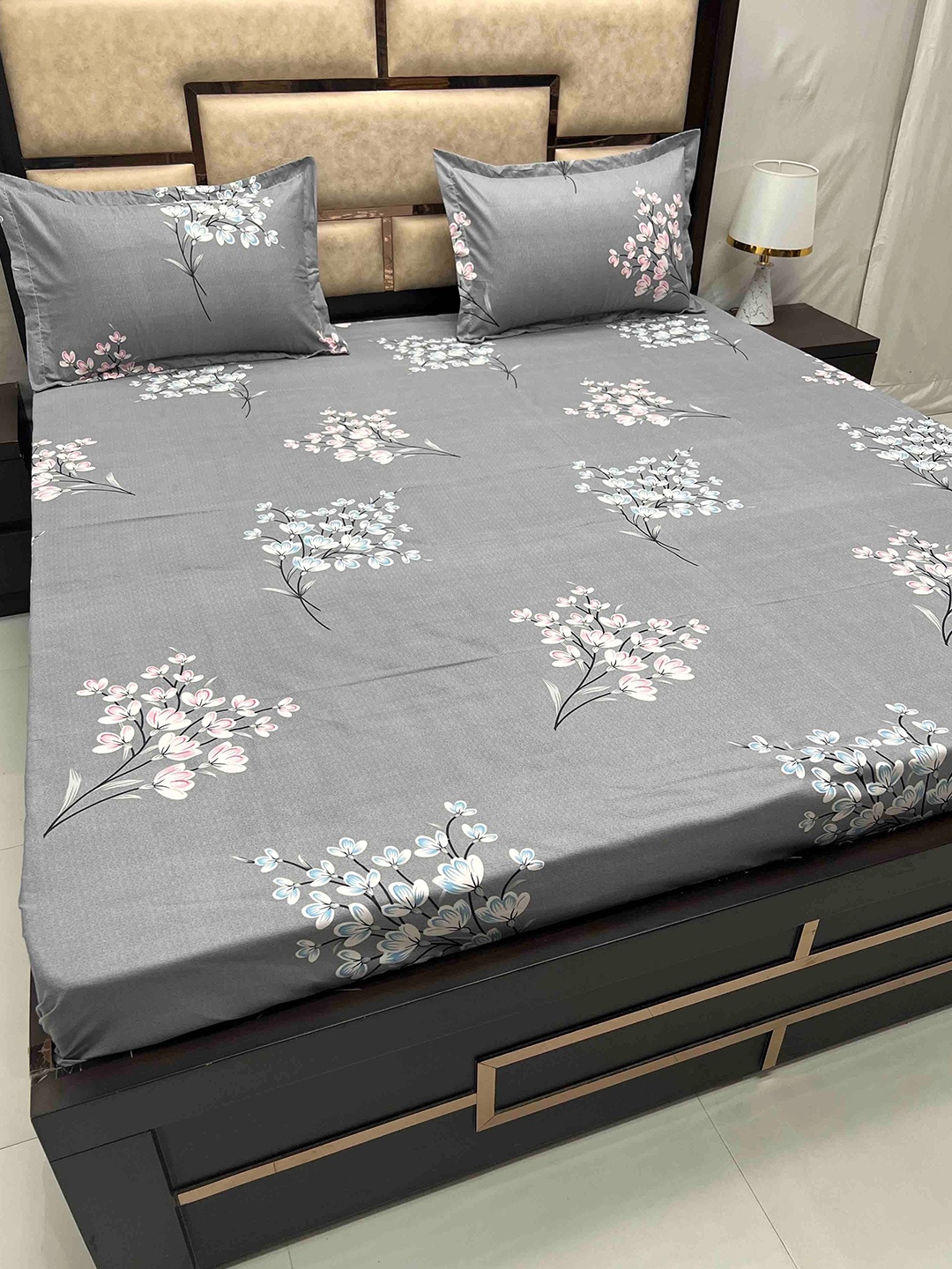 

Pure Decor Amulya Grey & White Floral 250 TC Queen Bedsheet With 2 Pillow Covers