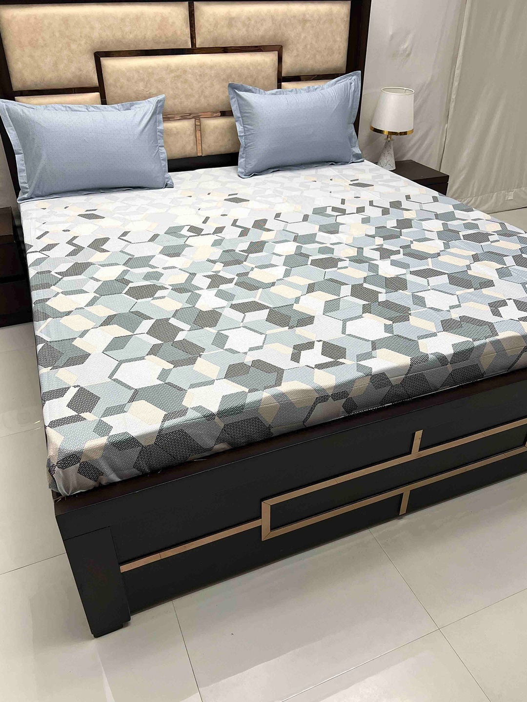 

Pure Decor Lifestyle Blue & Beige Geometric Cotton 350 TC King Bedsheet & 2 Pillow Covers