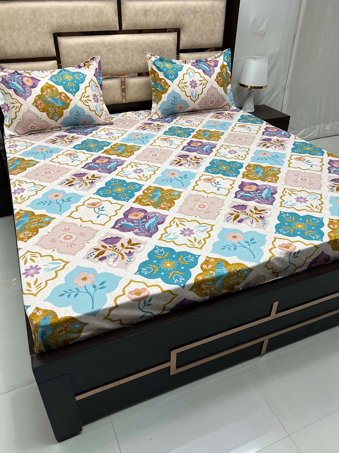 

Pure Decor Amulya Cream-Coloured & Blue Floral 250 TC Queen Bedsheet With 2 Pillow Covers