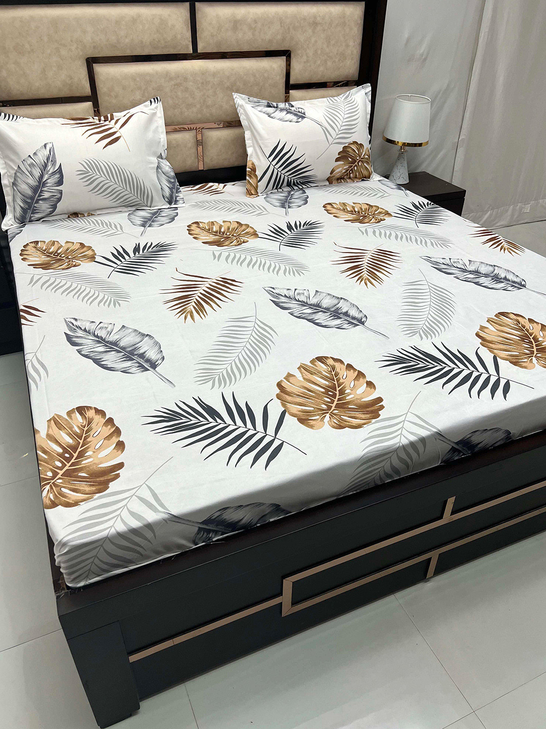

Pure Decor Amulya White & Black Floral 250 TC Queen Bedsheet With 2 Pillow Covers