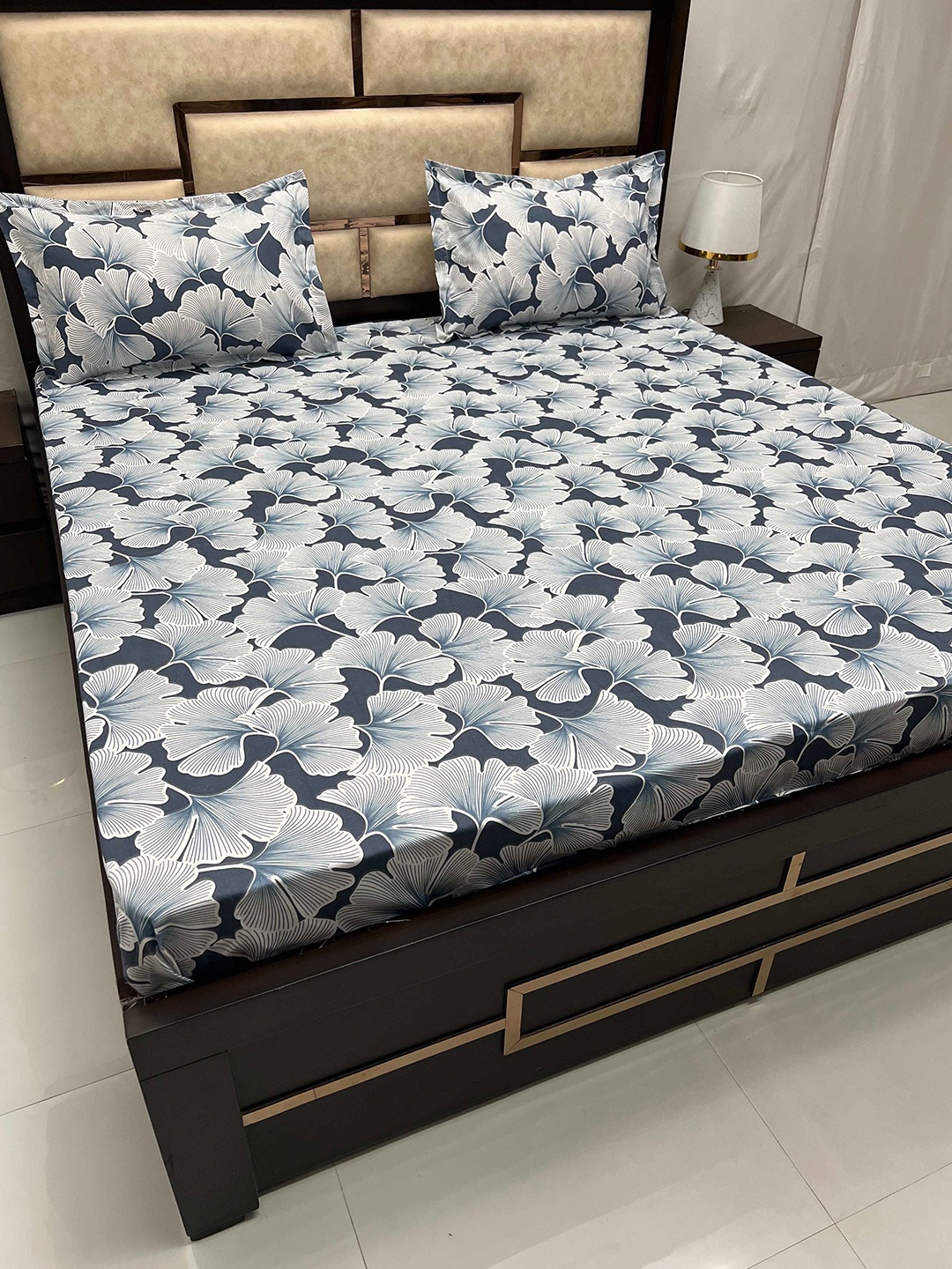 

Pure Decor Amulya Blue & White Floral 250 TC Queen Bedsheet With 2 Pillow Covers