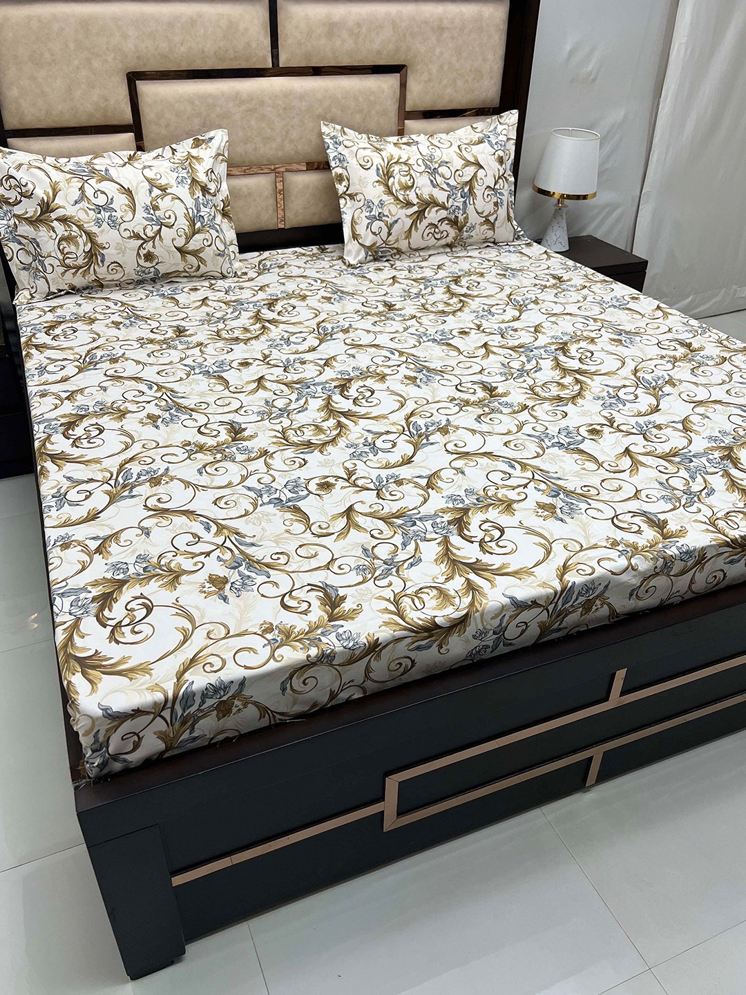 

Pure Decor Amulya White & Brown Floral 250 TC Queen Bedsheet With 2 Pillow Covers