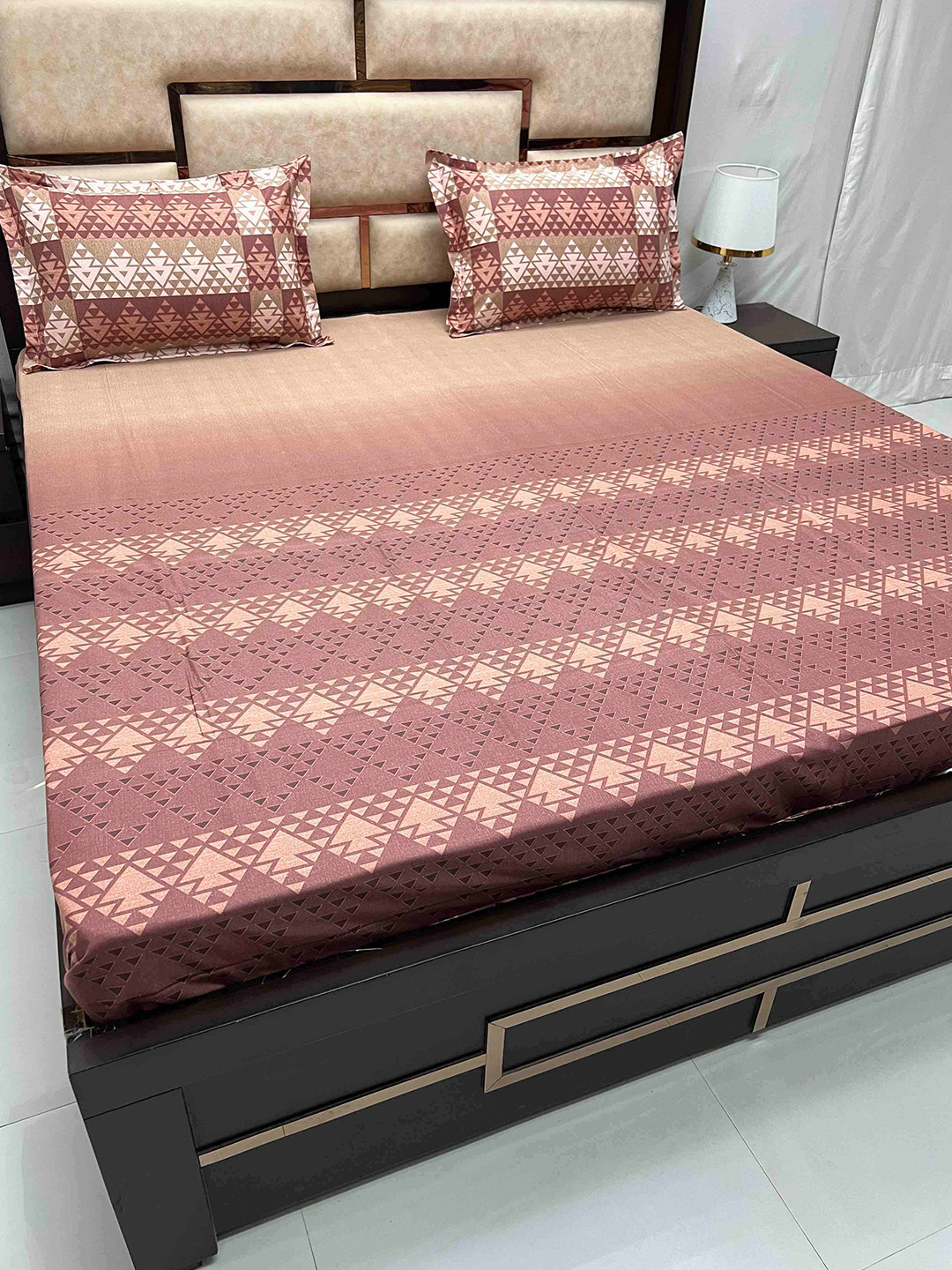 

Pure Decor Lifestyle Brown & Beige Geometric Cotton 350 TC King Bedsheet & 2 Pillow Covers