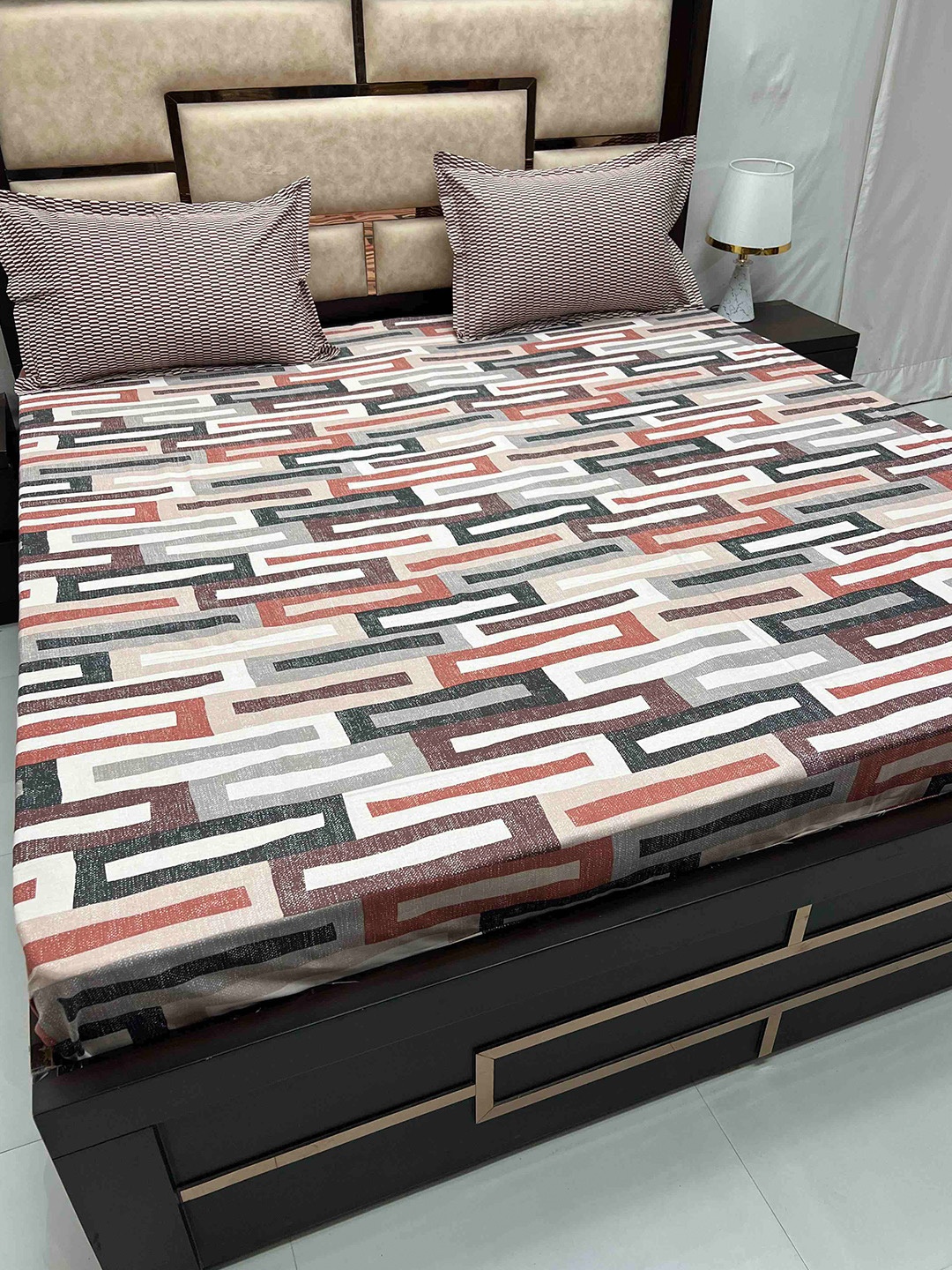

Pure Decor White & Black Geometric Pure Cotton 350 TC King Bedsheet With 2 Pillow Covers