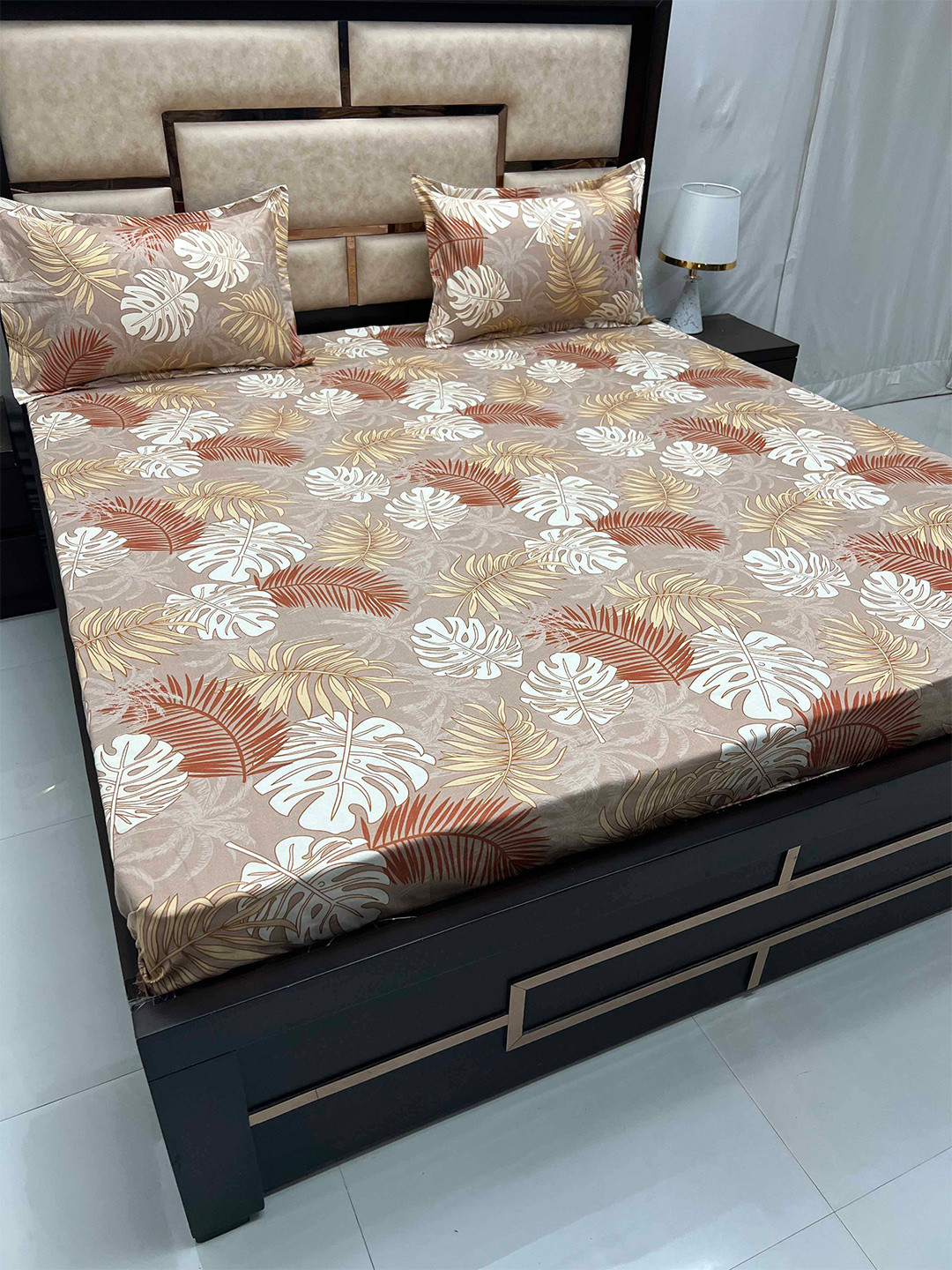 

Pure Decor Amulya Brown & White Floral 250 TC Queen Bedsheet With 2 Pillow Covers