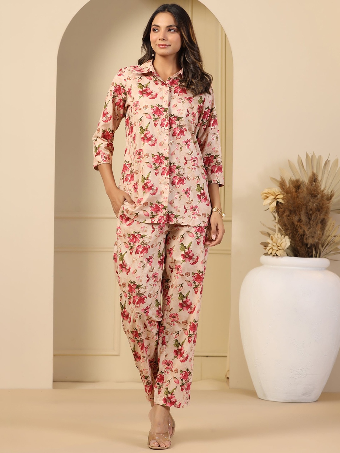 

mirari Floral Printed Shirt Collar Shirt With Mid-Rise Trouser, Pink