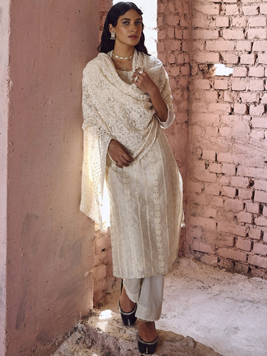 

KARAJ JAIPUR Ethnic Motifs Embroidered Kurta With Trousers & Dupatta, Off white