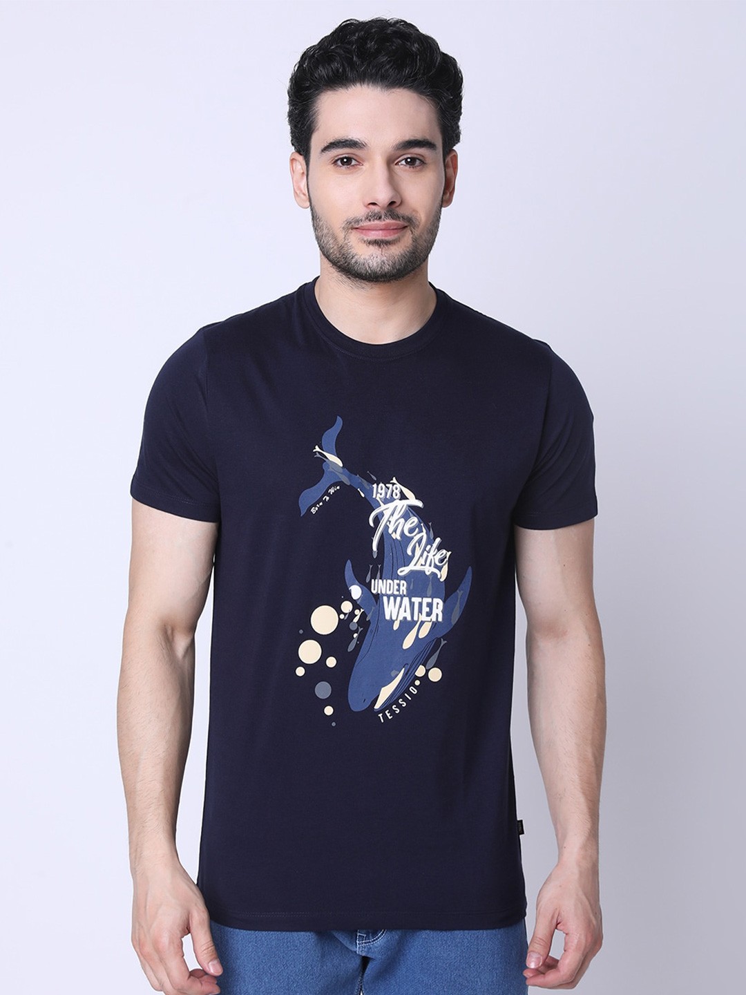 

TESSIO Men Navy Blue Printed Applique T-shirt