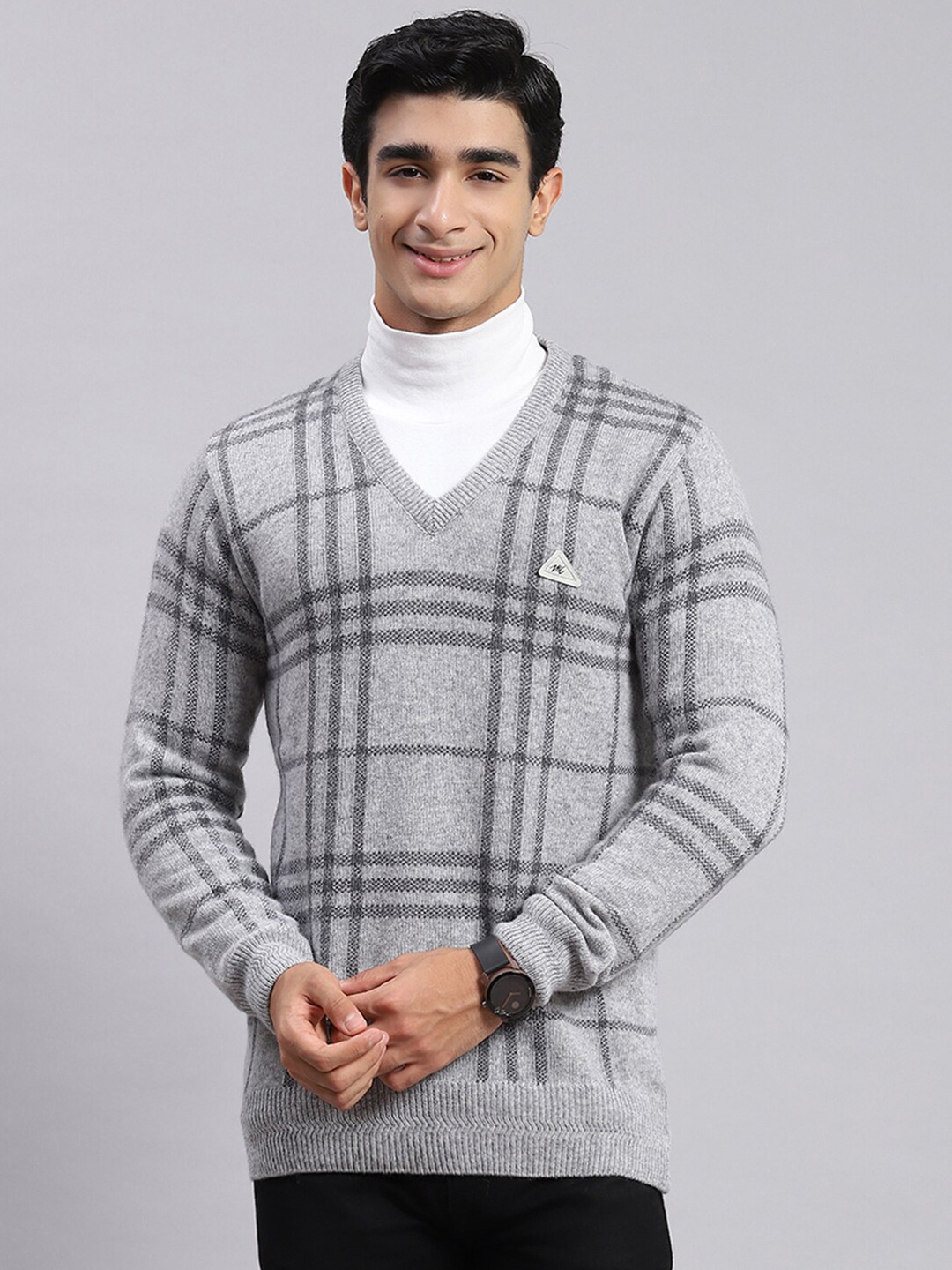 

Monte Carlo Checked V-Neck Woolen Pullover Sweater, Grey