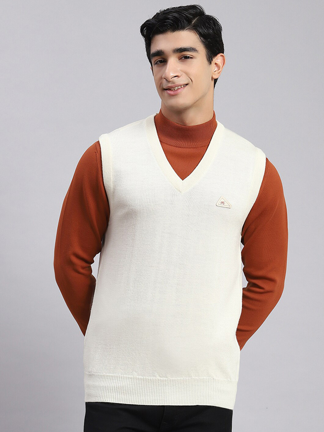 

Monte Carlo V-Neck Pure Woollen Sweater Vest, Off white