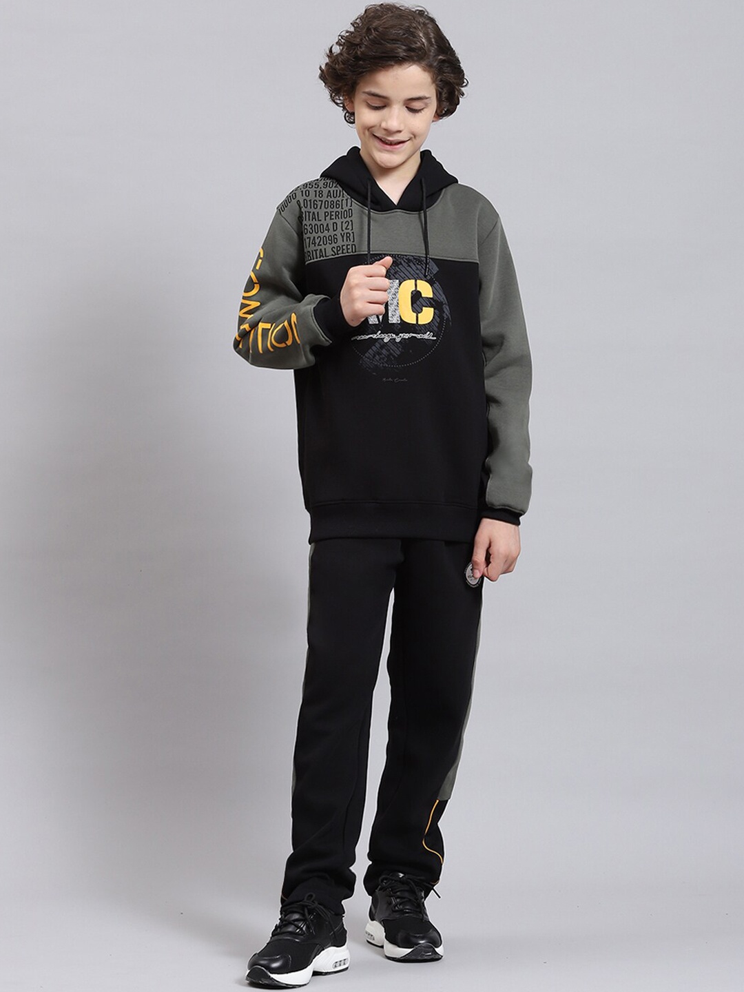 

Monte Carlo Boys Typography Printed Cotton Blend Tracksuits, Olive