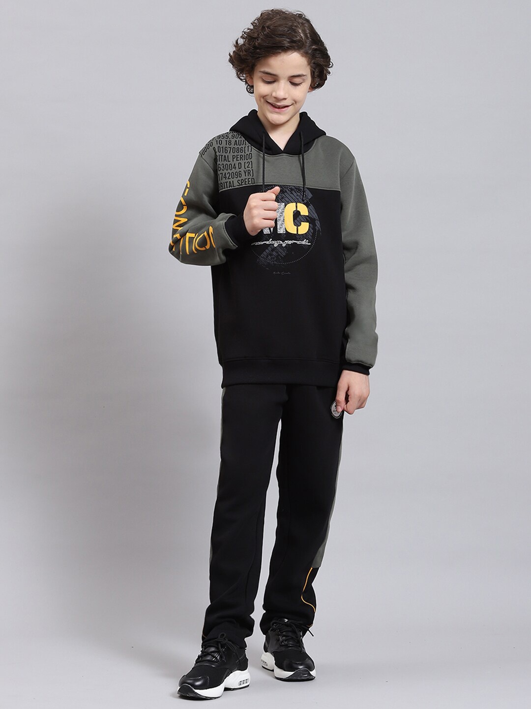 

Monte Carlo Boys Typography Printed Cotton Blend Tracksuits, Olive