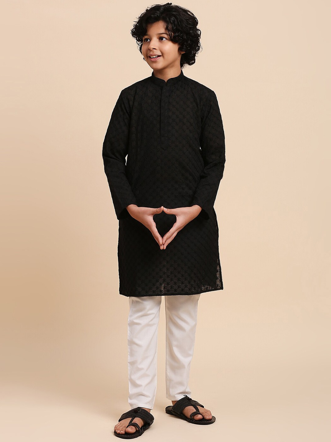 

RAJUBHAI HARGOVINDAS Boys Embroidered Chikankari Kurta, Black