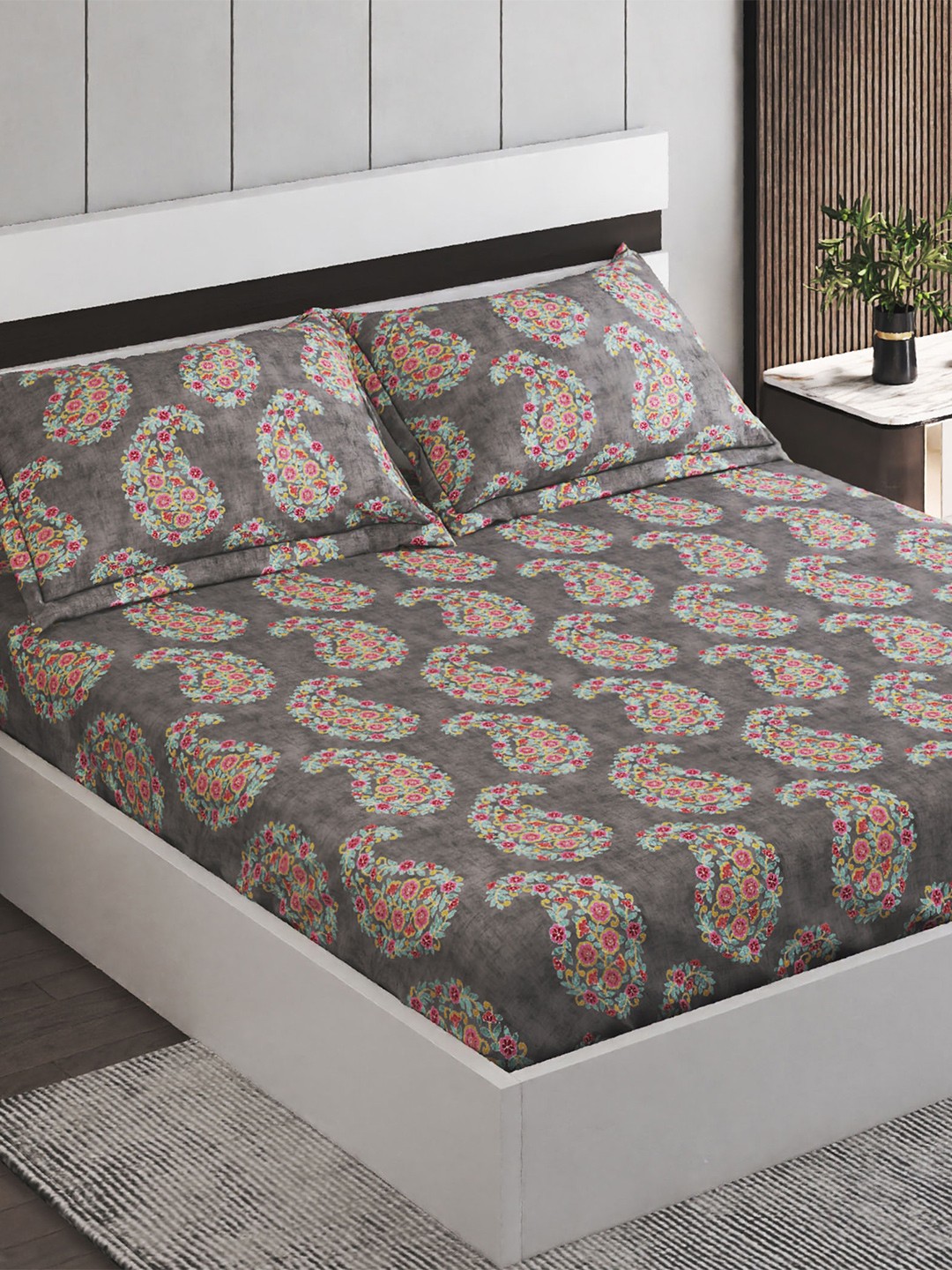 

Home Centre Amaya Ellis Grey Printed Cotton 150 TC King Bedsheet with 2 Pillow Covers