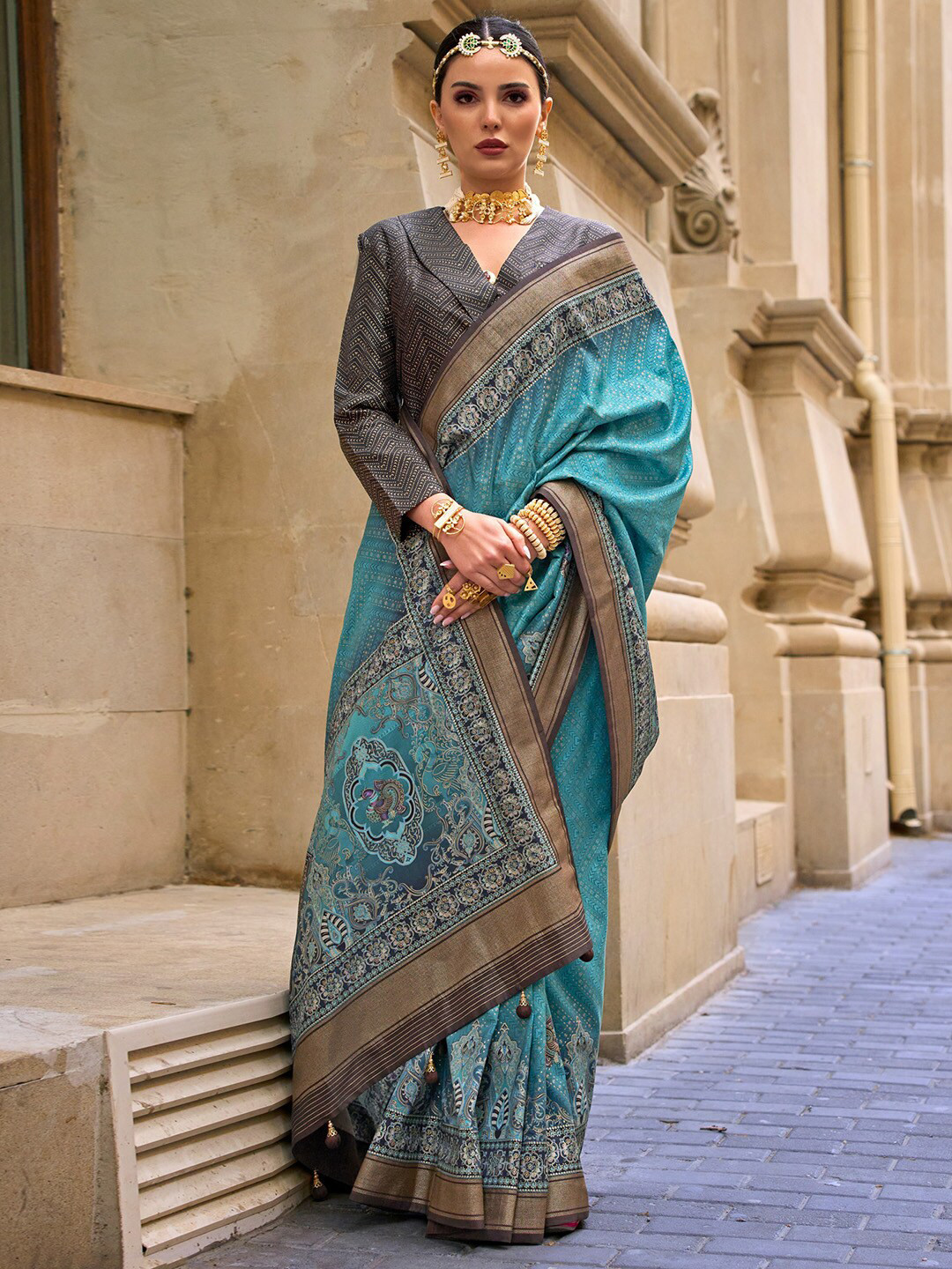 

Saree mall Geometric Printed Zari Sarees, Blue