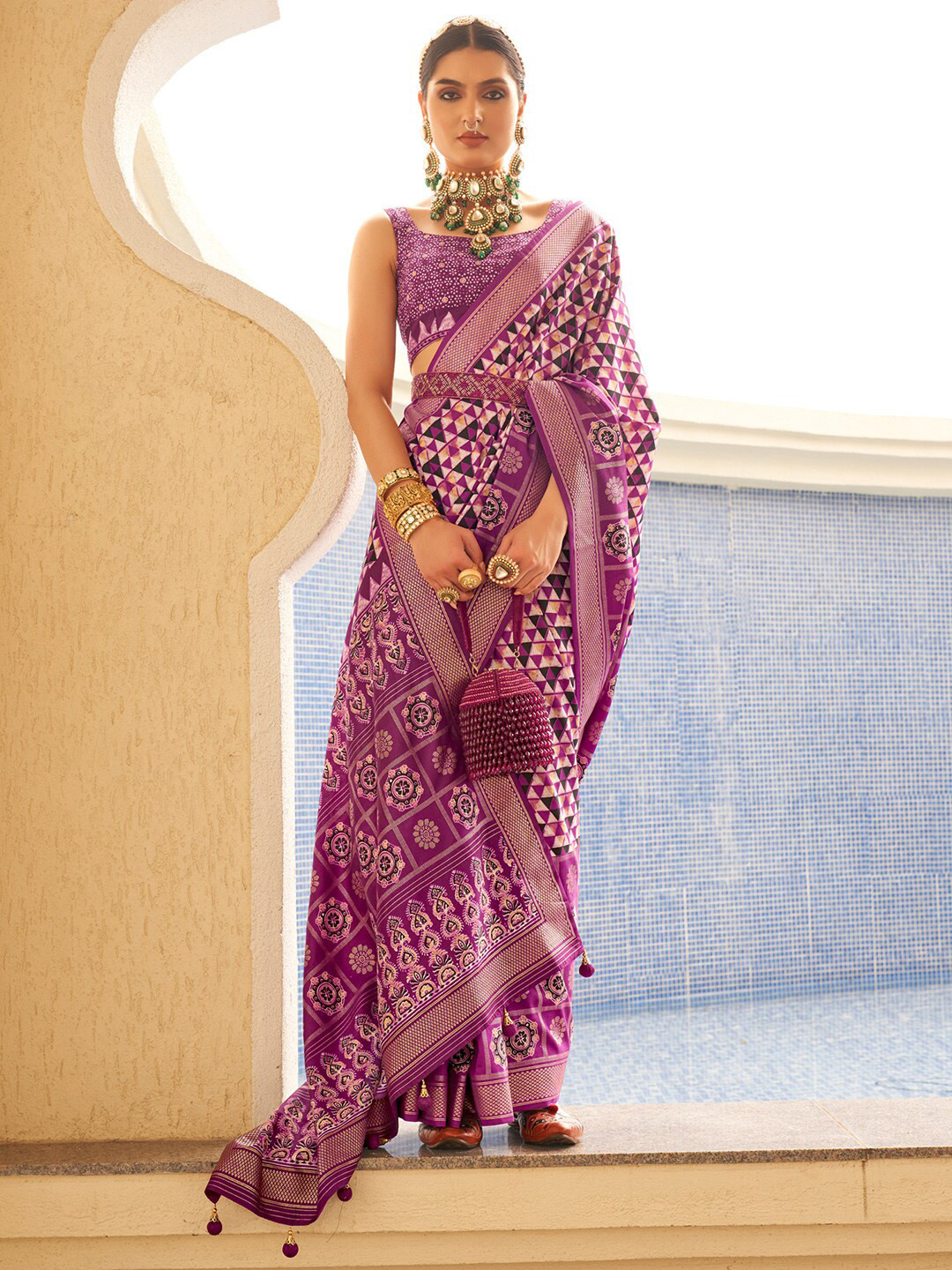 

Saree mall Purple Geometric Printed Zari Detailed Sarees
