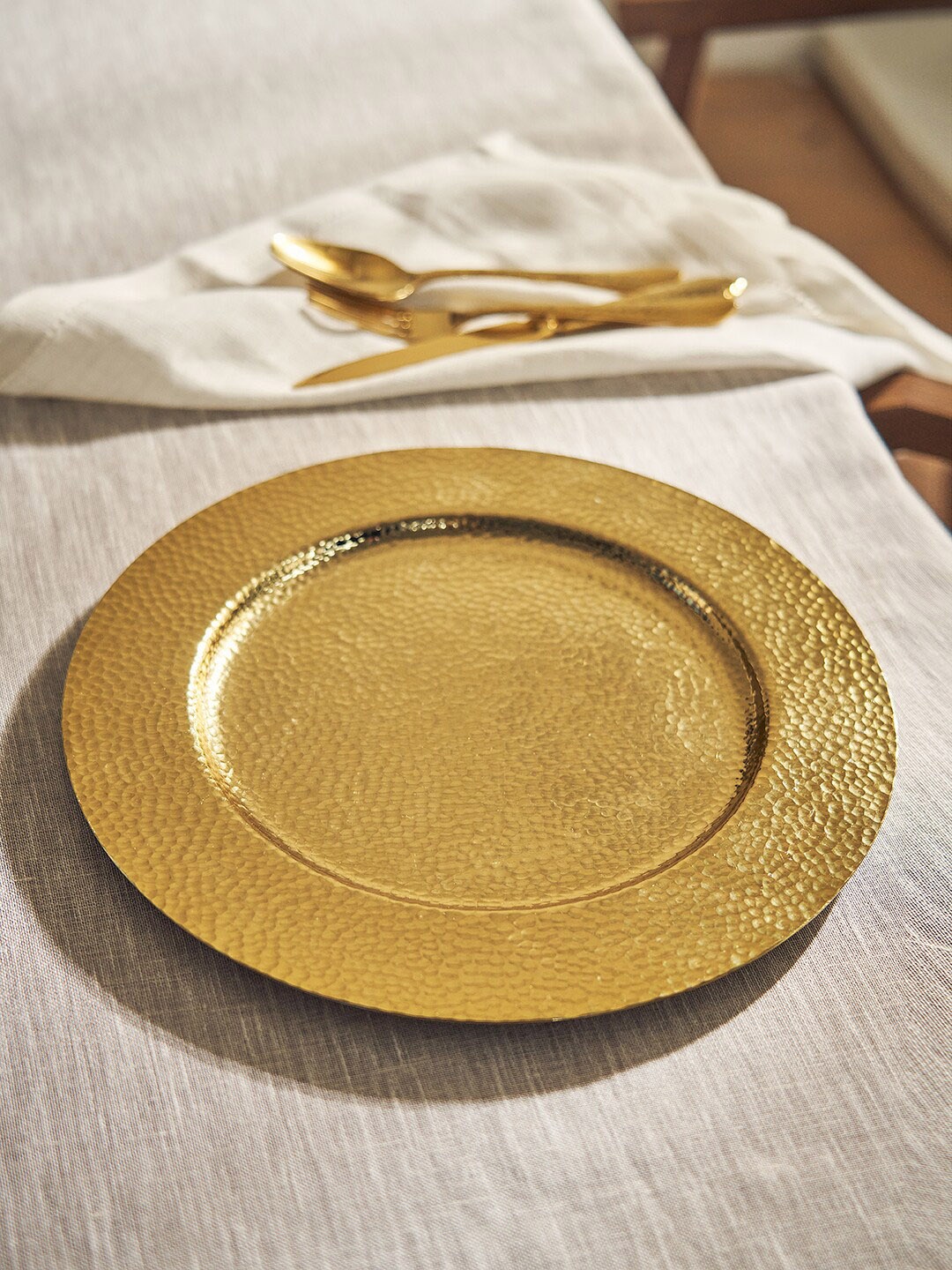 

Pure Home and Living Gold-Toned & 1 Pieces Textured Hammered Metal Plate