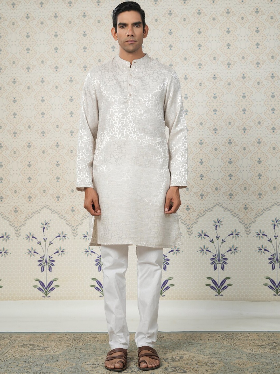 

Ode by House of Pataudi Geometric Woven Design Mandarin Collar Straight Kurta, Grey