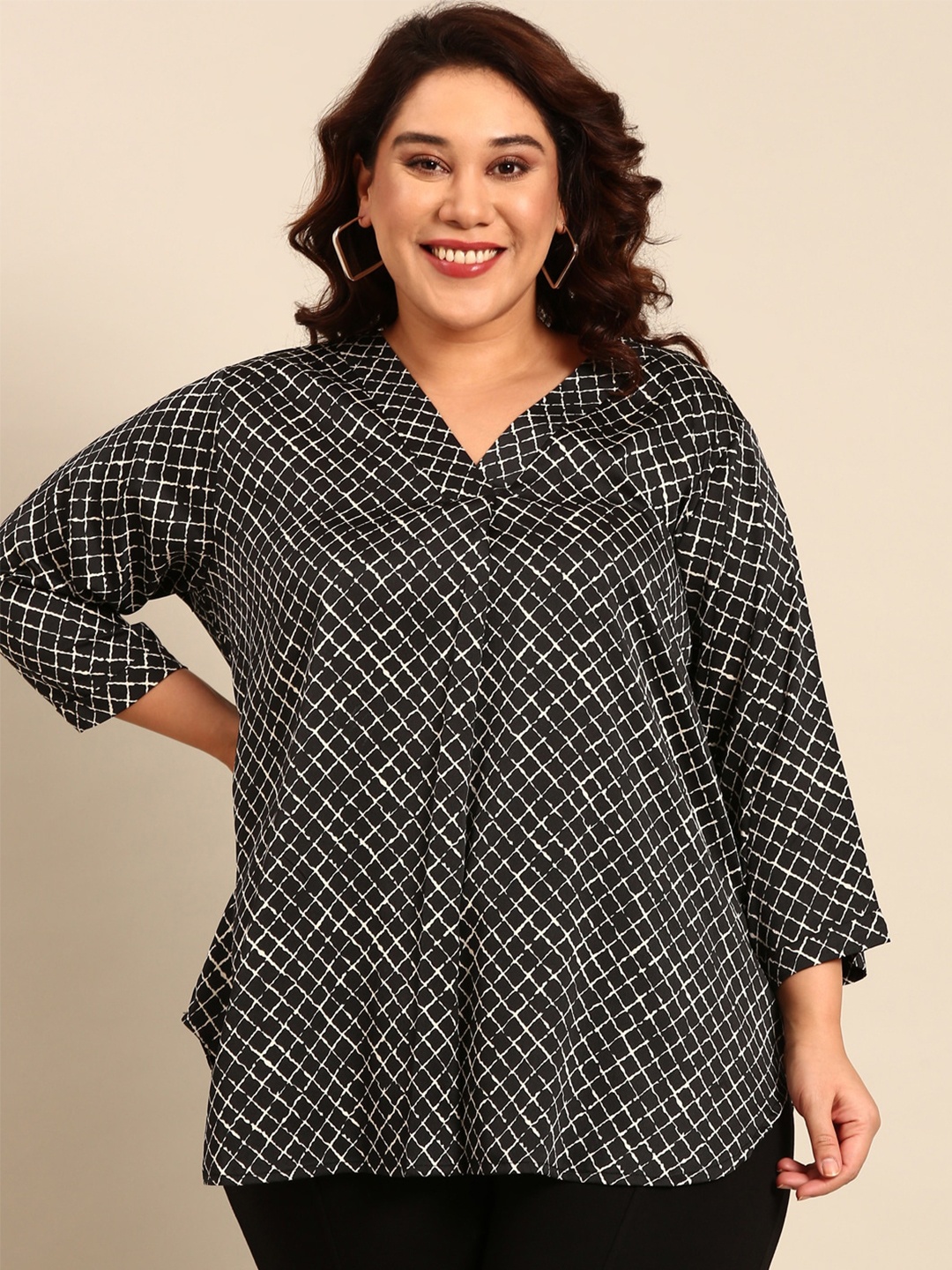

The Pink Moon Plus Size Geometric Printed V-Neck Regular Top, Black