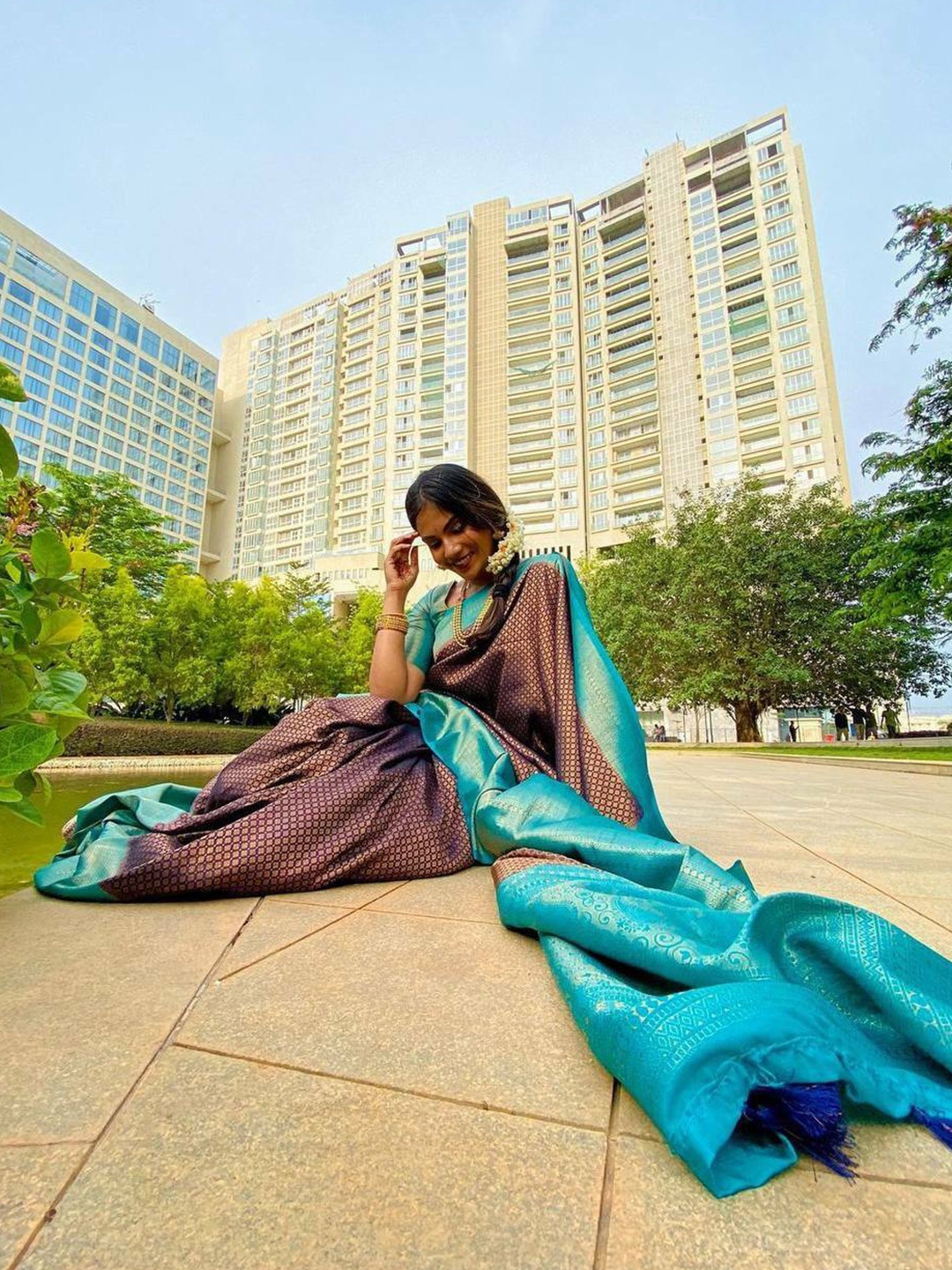 KALINI Ethnic Motif Woven Design Zari Banarasi Saree, Purple